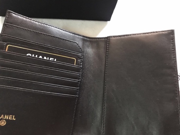 コピーシャネル激安財布着用イメージ